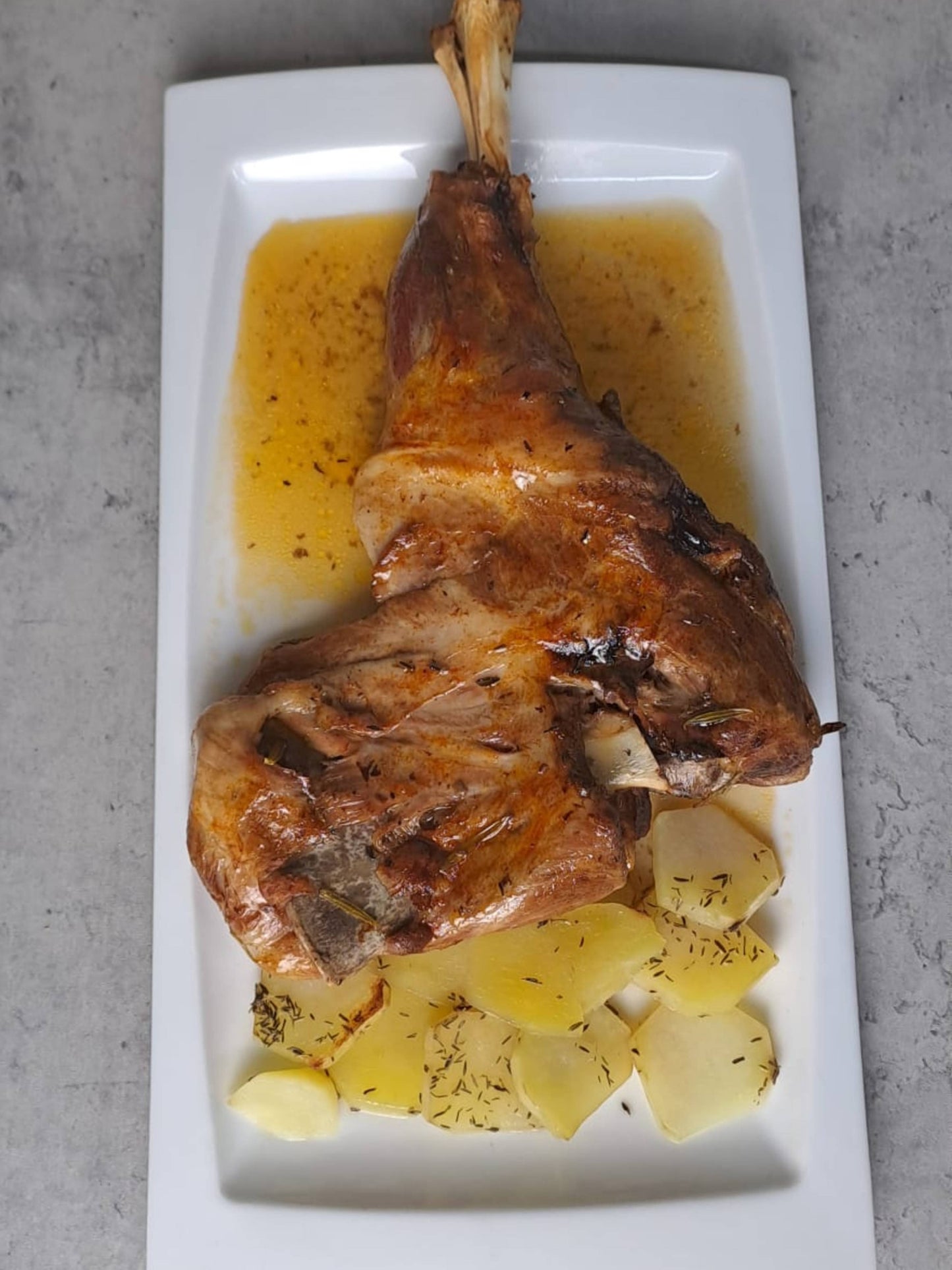 paletilla de cordero asada